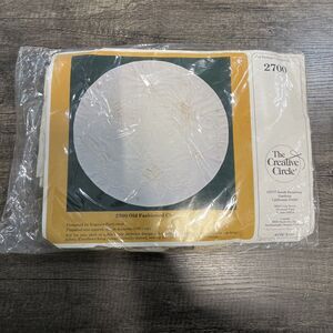 Creative Circle | Old-Fashioned Christmas Tree | 2700 |  Kit| Tree Skirt